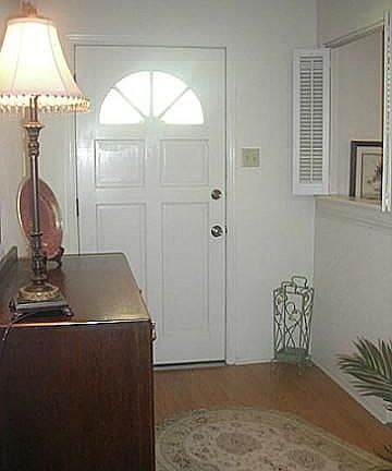 3rd image of 1221 Hanna Cir