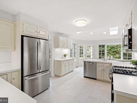 3rd image of 5016 Scarsdale Rd