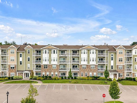 3rd image of 2404 Pennington Dr #2404