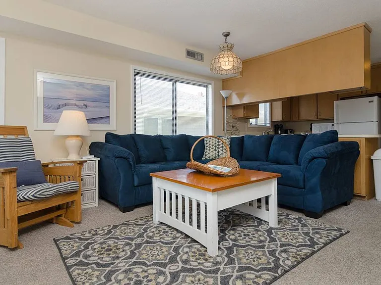 13 E Henderson St #1 — Photo 4