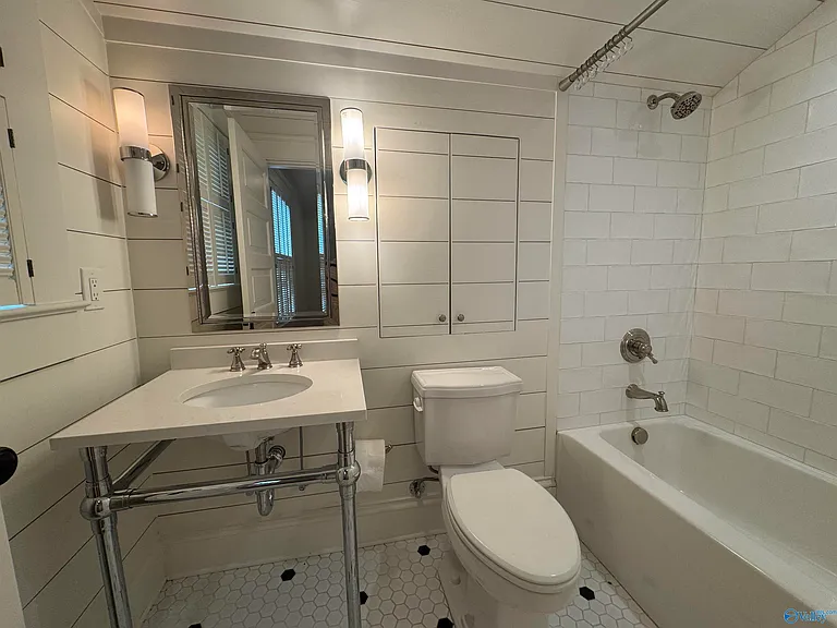 715 Clinton Ave E — Photo 19