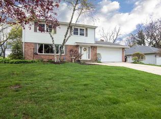5607 Inverness Dr, Rockford, IL 61107