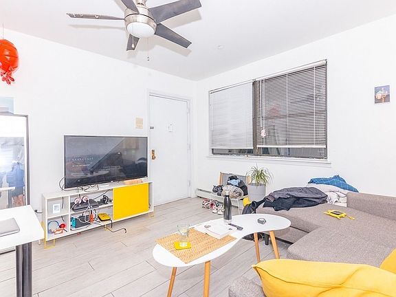 4th image of 150 Stanhope St APT 1L