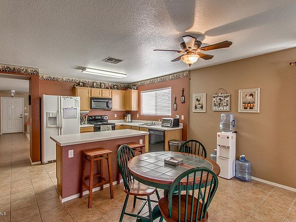 3rd image of 2606 W ROMLEY Avenue