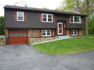 726 Vauxhall Street Ext, Waterford, CT 06385