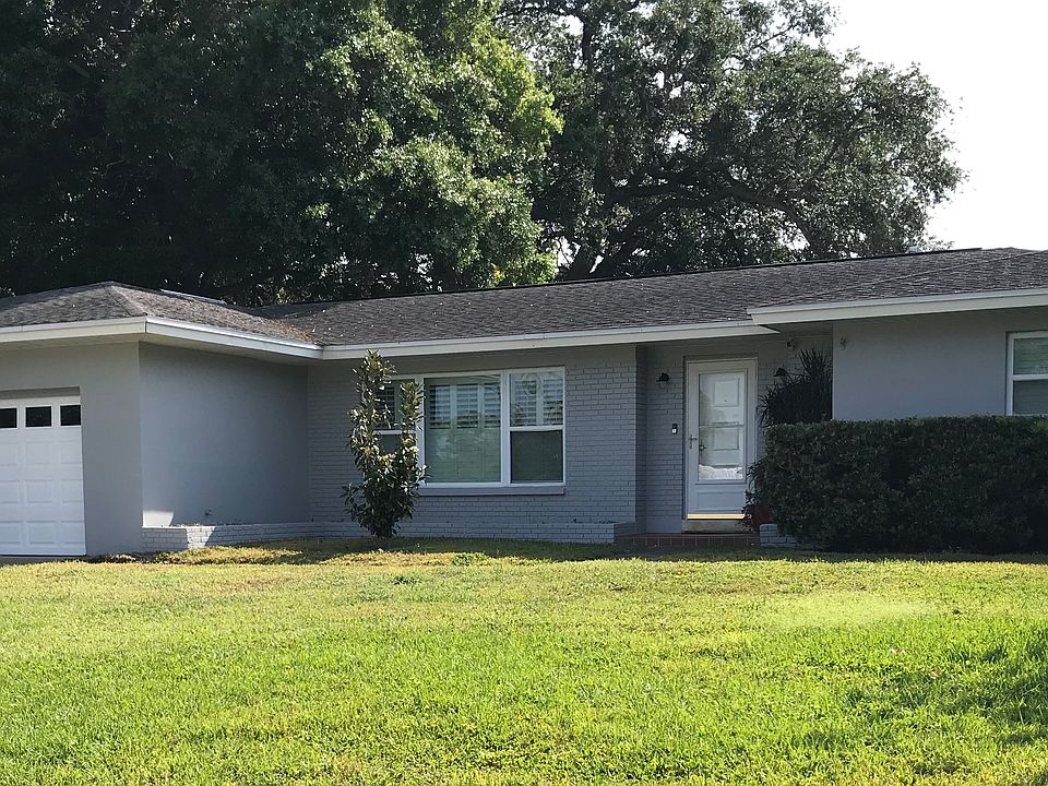1st image of 805 Oxford Dr