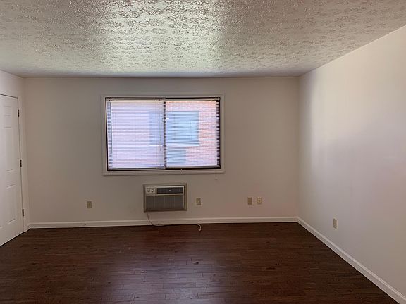 3rd image of 168 N Oregon St APT B