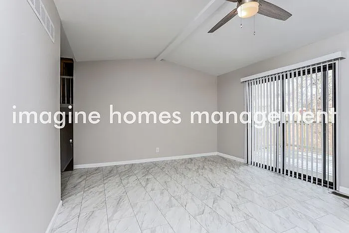 408 Willow Wood Ct — Photo 3