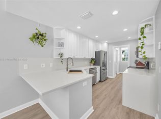 418 Capistrano Dr, Palm Beach Gardens, FL 33410