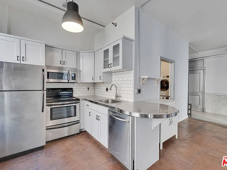 215 W 7th St #811 — Photo 17