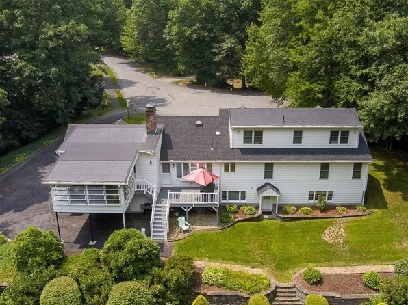 240 Meadow Wood Dr, Holden, MA 01520