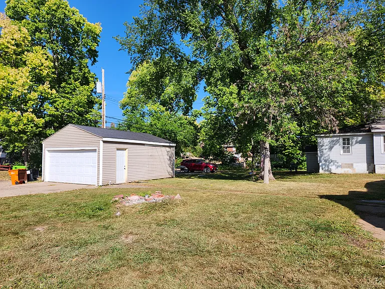 528 Niagara St — Photo 2