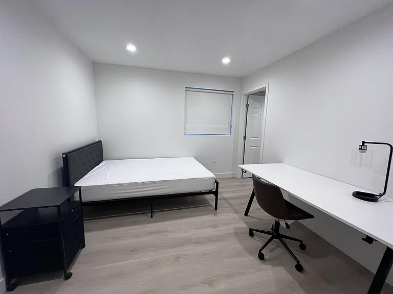 1224 W 37th Pl — Photo 123