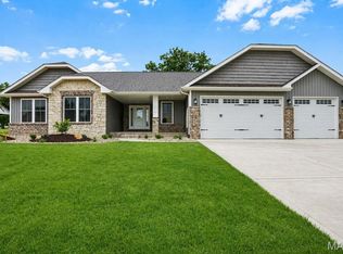 501 Stonebriar Dr, Troy, IL 62294