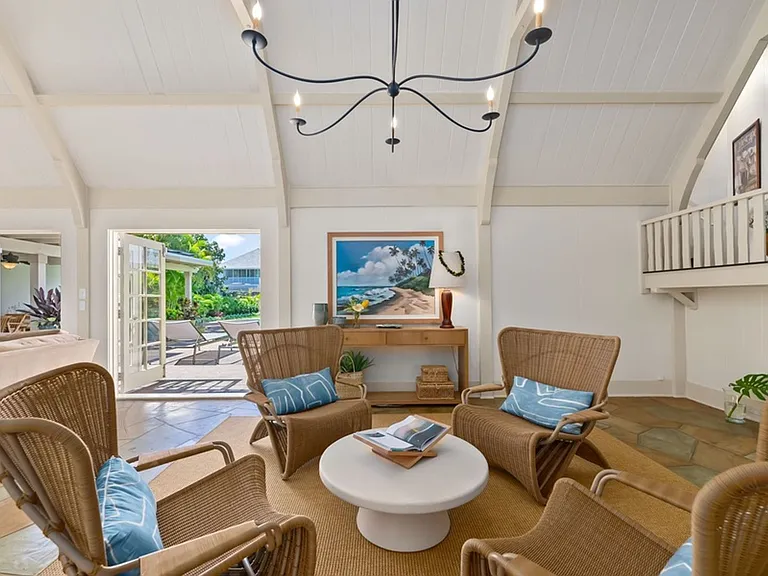4584 Kahala Ave — Photo 12