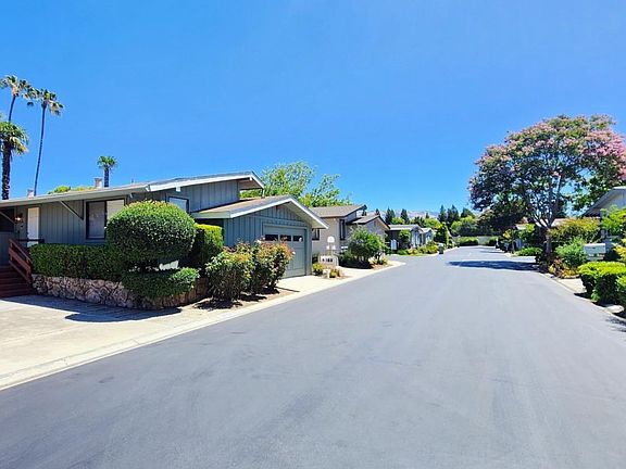 3rd image of 2896 Moss Hollow Dr #2896