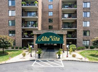 3 Alta Vita Dr APT 205, Greensburg, PA 15601