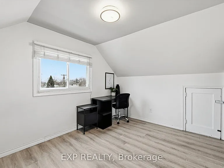 70 Whyte Ave N — Photo 34