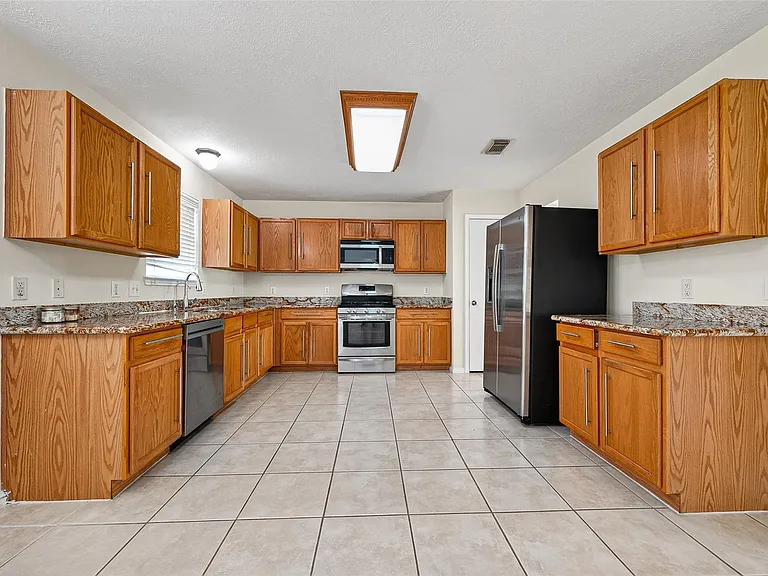 16102 Flatridge Ct — Photo 13