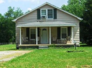 236 Racetrack Rd, Mount Hope, WV 25880