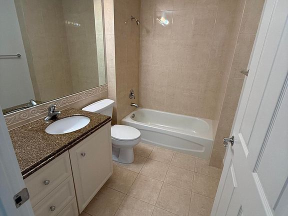 5th image of 4 Harbour Isle Drive E Unit 204
