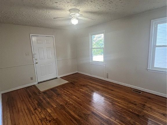 2nd image of 2405 Oaklawn Blvd