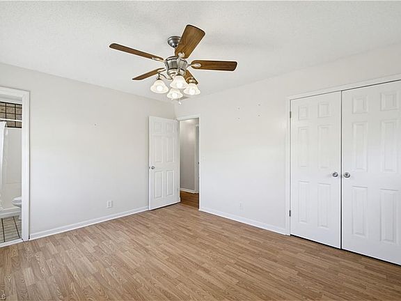5th image of 205 Cedarwood Trl