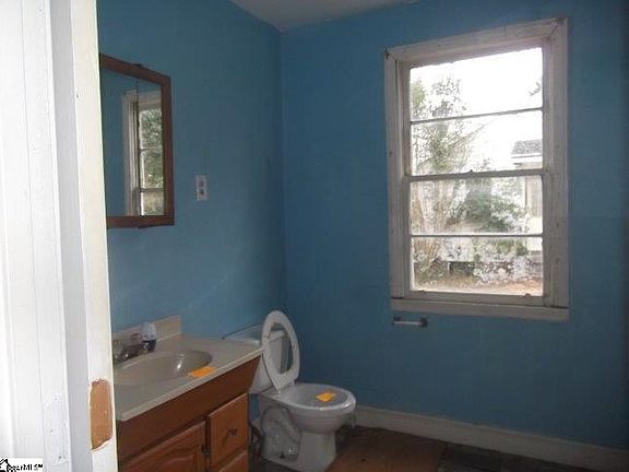 4th image of 129 S Estate Dr