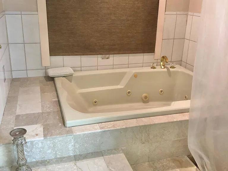 jacuzzi in master bathroom