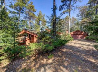 5593 N Leland Woods Dr, Leland, MI 49654