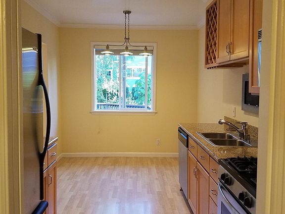3rd image of 1758 A Bay St