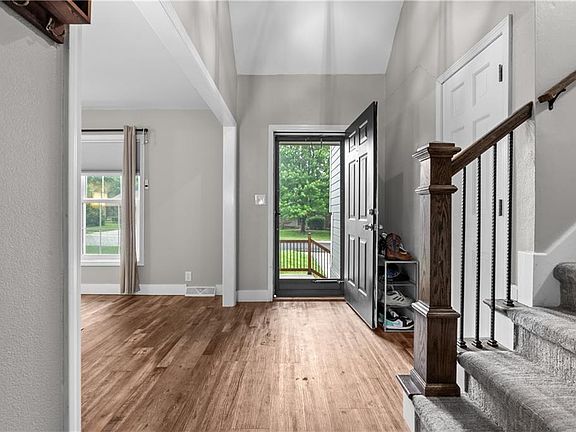 5th image of 410 SE Richardson Pl