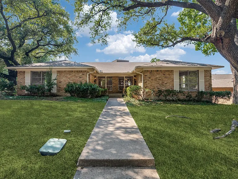 7003 Kingsbury Dr — Photo 1