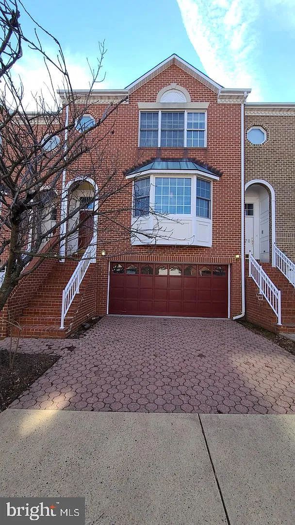 3 bed, 4.0 bath, 2507 sqft, $4,250 — Photo 1