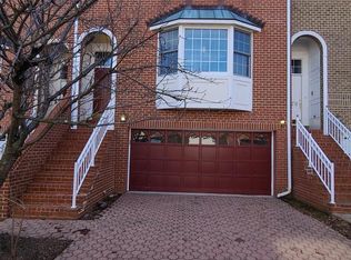 8172 Madrillon Ct, Vienna, VA 22182