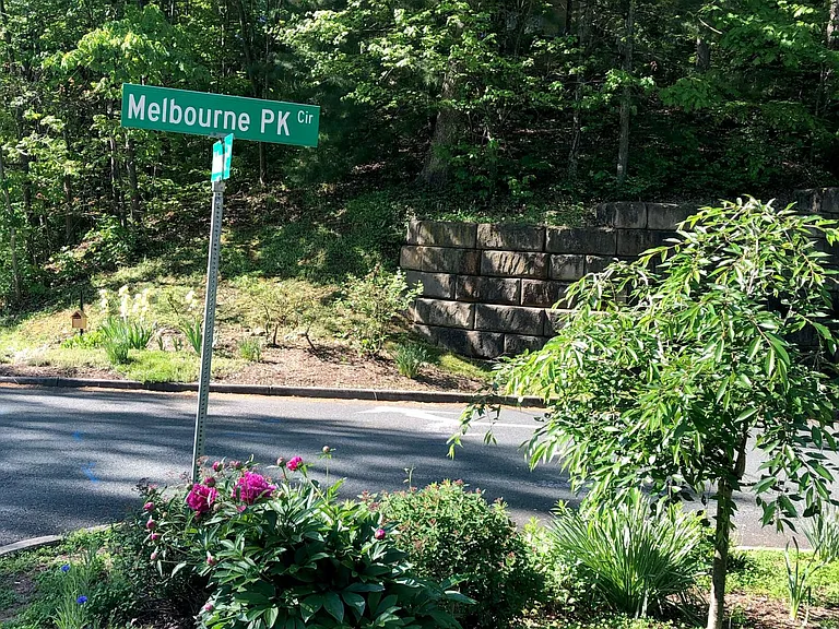 100 Melbourne Park Cir #B — Photo 21