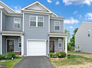 919 Still Waters Ln, Pennsburg, PA 18073