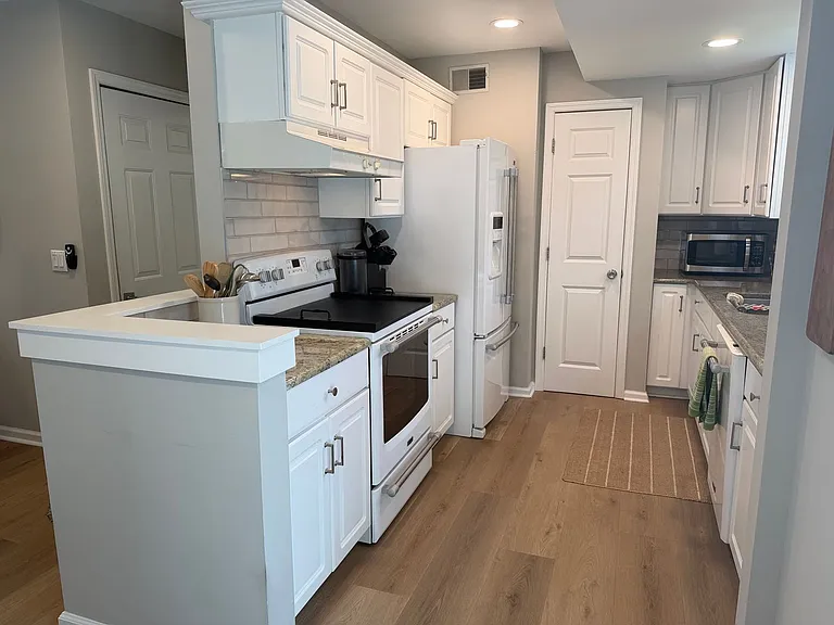 10 Cobblestone Ct — Photo 11