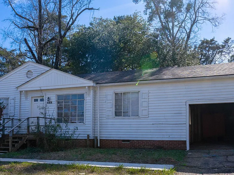 433 Lawrence Rd — Photo 2