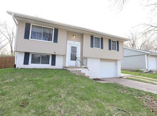 42 Regal Ln, Iowa City, IA 52240