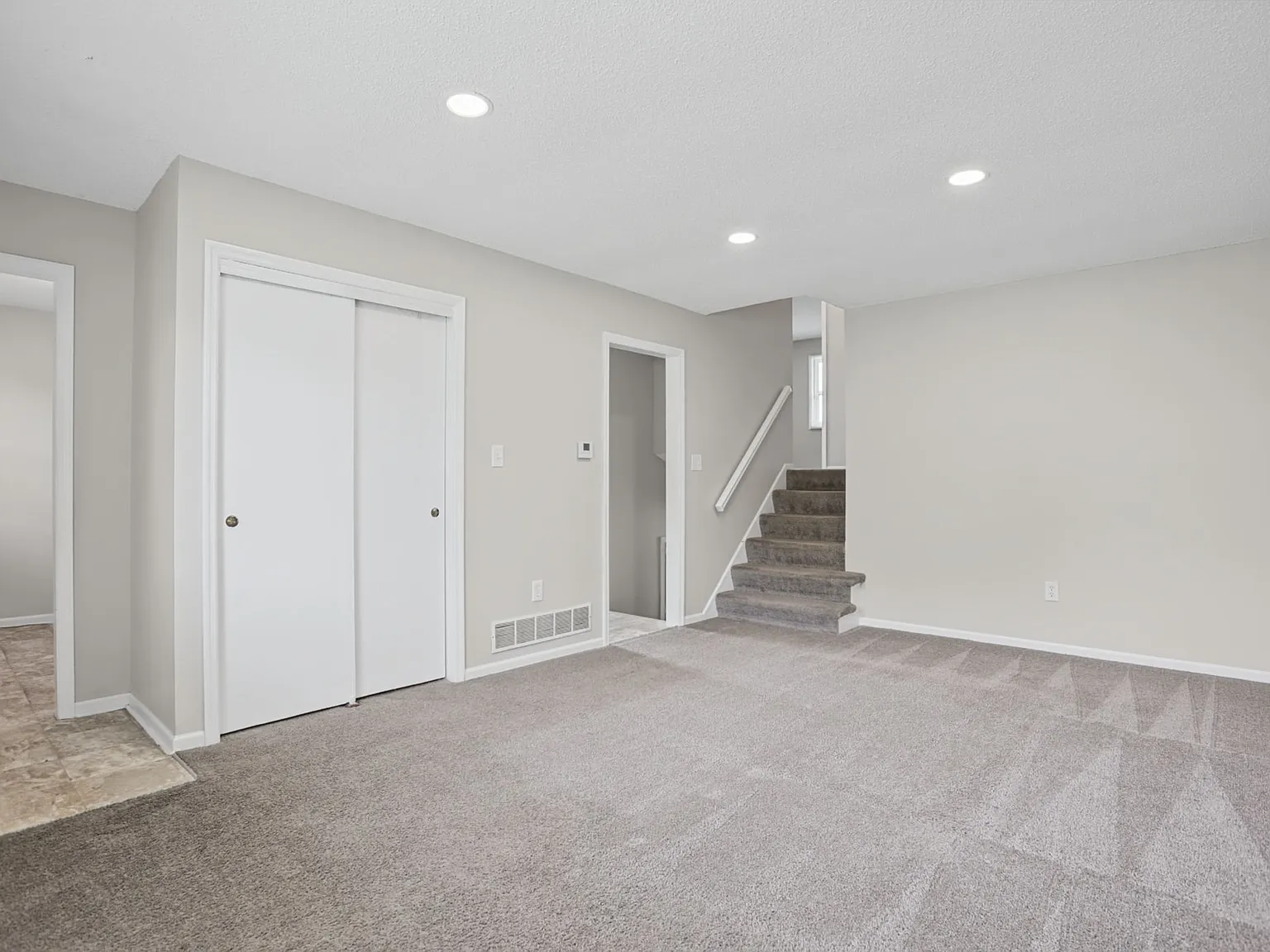 4 bed, 1240 sqft, $1,900 — Photo 2