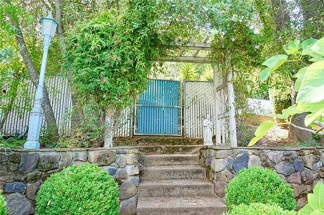 8242 N Heights Dr — Photo 60