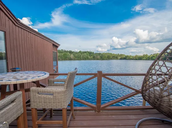 8 Northlake Cir, Peachtree City, GA 30269