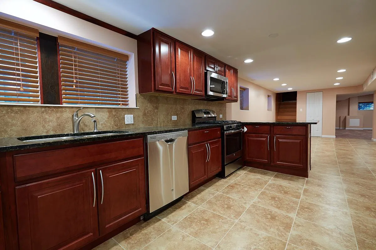 2 bed, 1200 sqft, $1,800 — Photo 3
