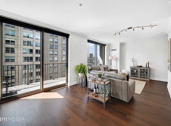 5th image of 635 N Dearborn St APT 2604