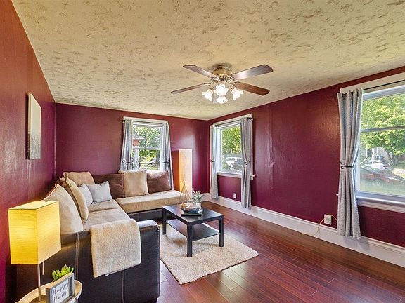 3rd image of 1918 E Dalton Ave