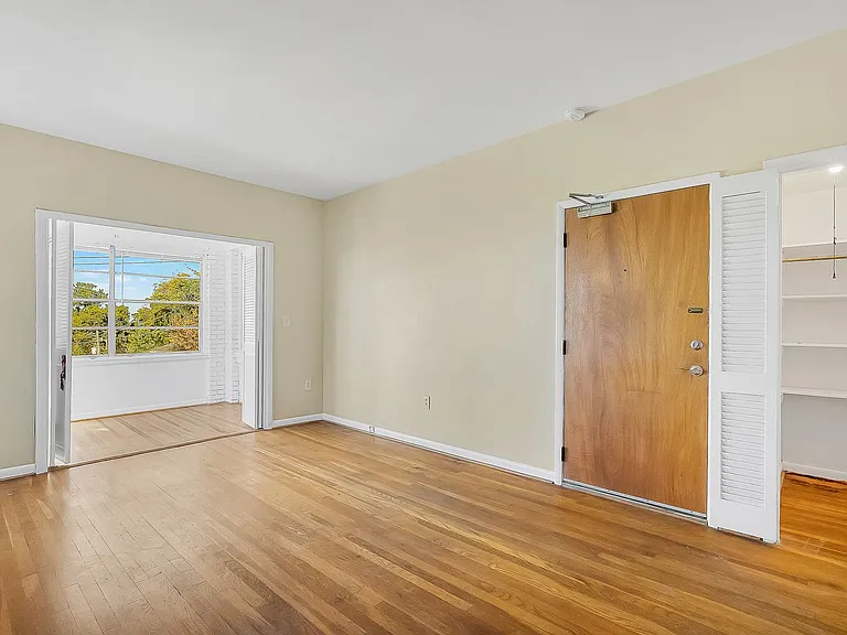 Oakmont Apartments — Photo 21