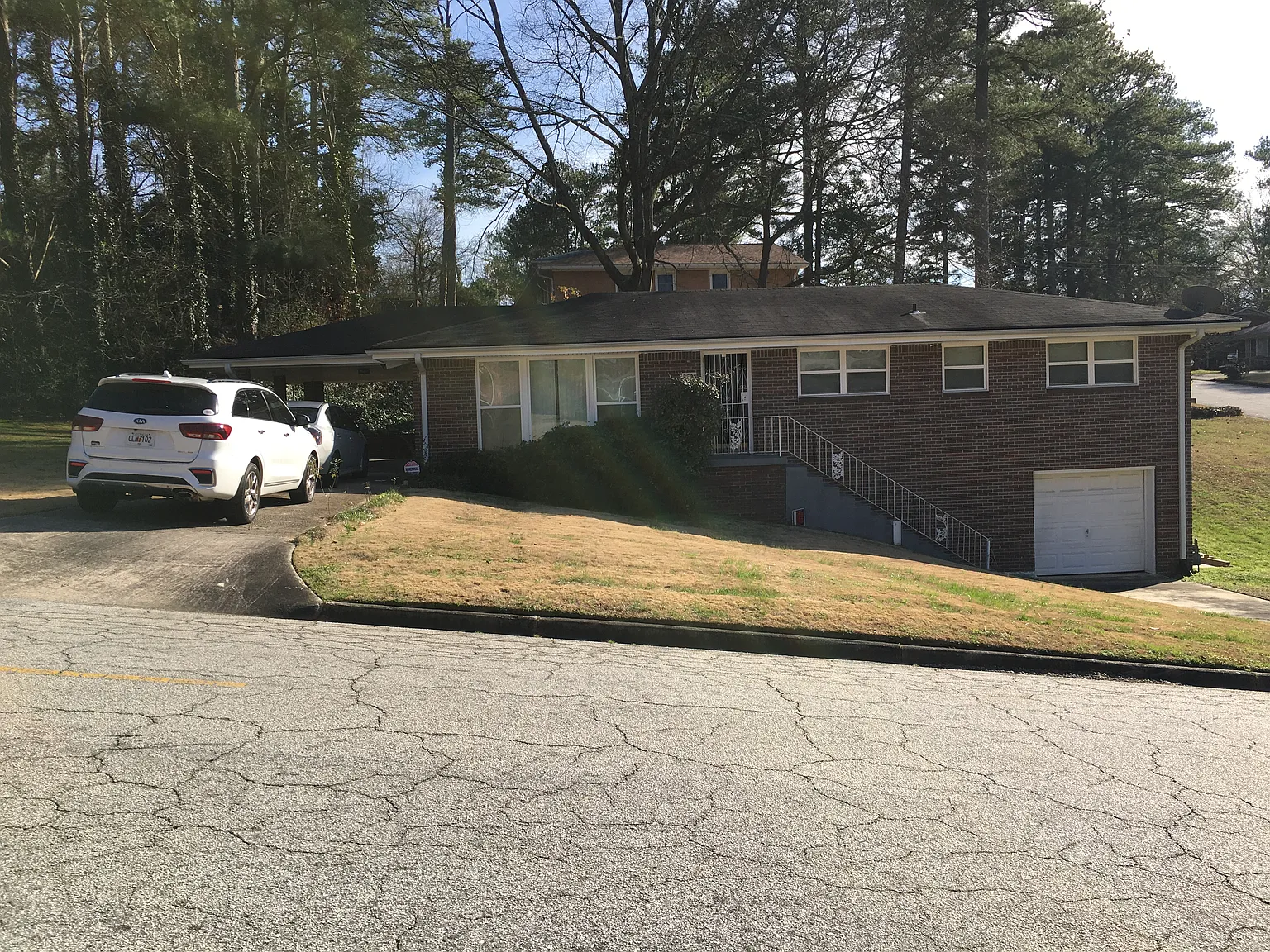 3 bed, 1200 sqft, $1,900 — Photo 1