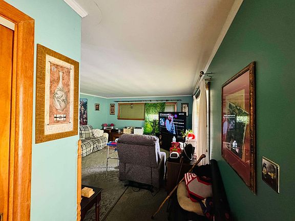 5th image of 2440 Geneva Dr