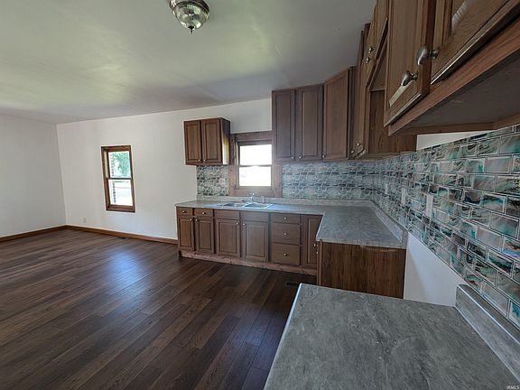 5th image of 912 N 13th St